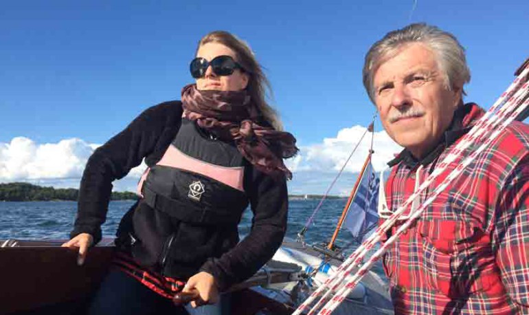 Kirjoittaja, Yrjö Klippi on purjehtija ja on asunut Suomenlinnassa vuodesta 1982 lähtien, jonne muutti myös perheen tytär Suvi kaksivuotiaana.